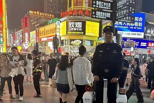 杨莉娜晒中国香港游玩照，球迷调侃：这是要去见家长了